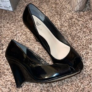 Black Patent Leather Worthington Wedge Dress Shoes! Great condition!